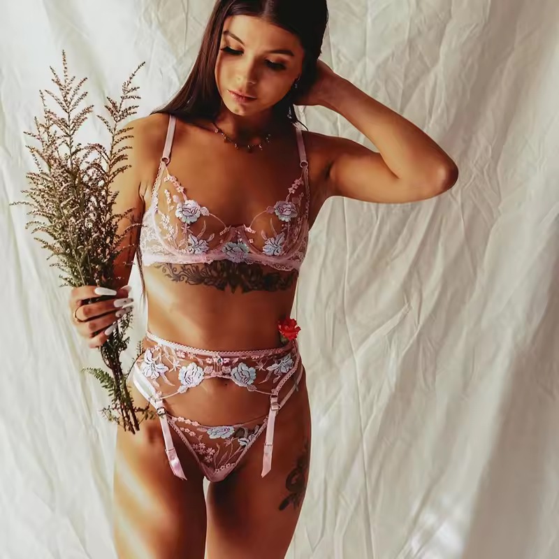 Orchid Bloom Curve Garter Set